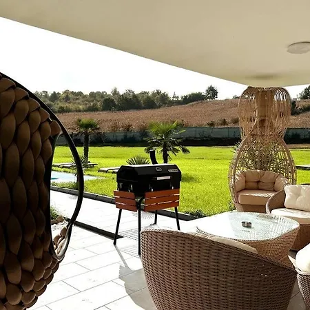 Villa Private Daily With Big Pool